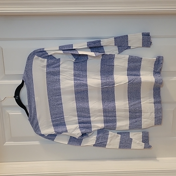 Childrens place white and blue long sleeve xxl/16 - Picture 4 of 4